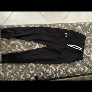 Boys under armour sweatpants with zipper pockets
